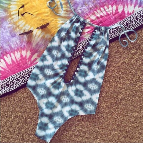 Capittana Aloha Swimsuit Blue White One Piece Monokini Bikini Halter Backless - Picture 5 of 16